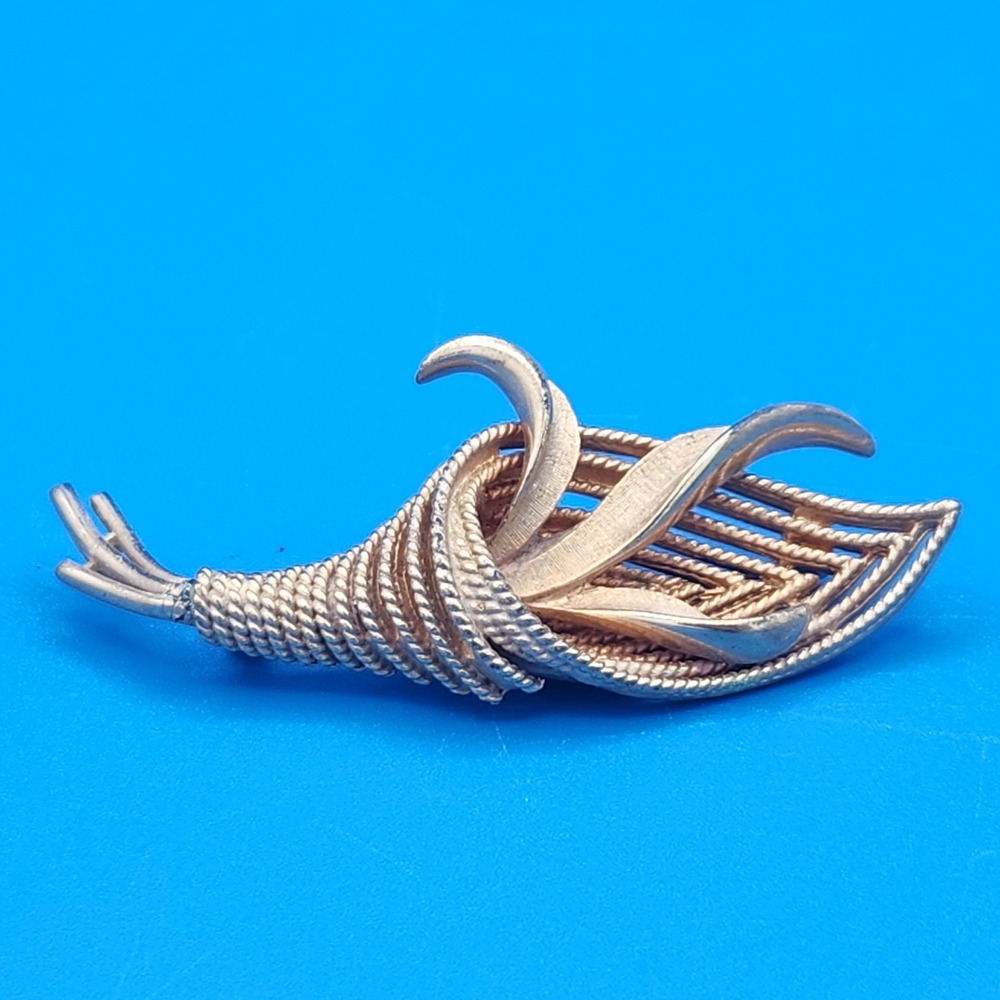 Vintage MCM Sarah Coventry Gold Tone Cornucopia Brooch Leaf Pin
